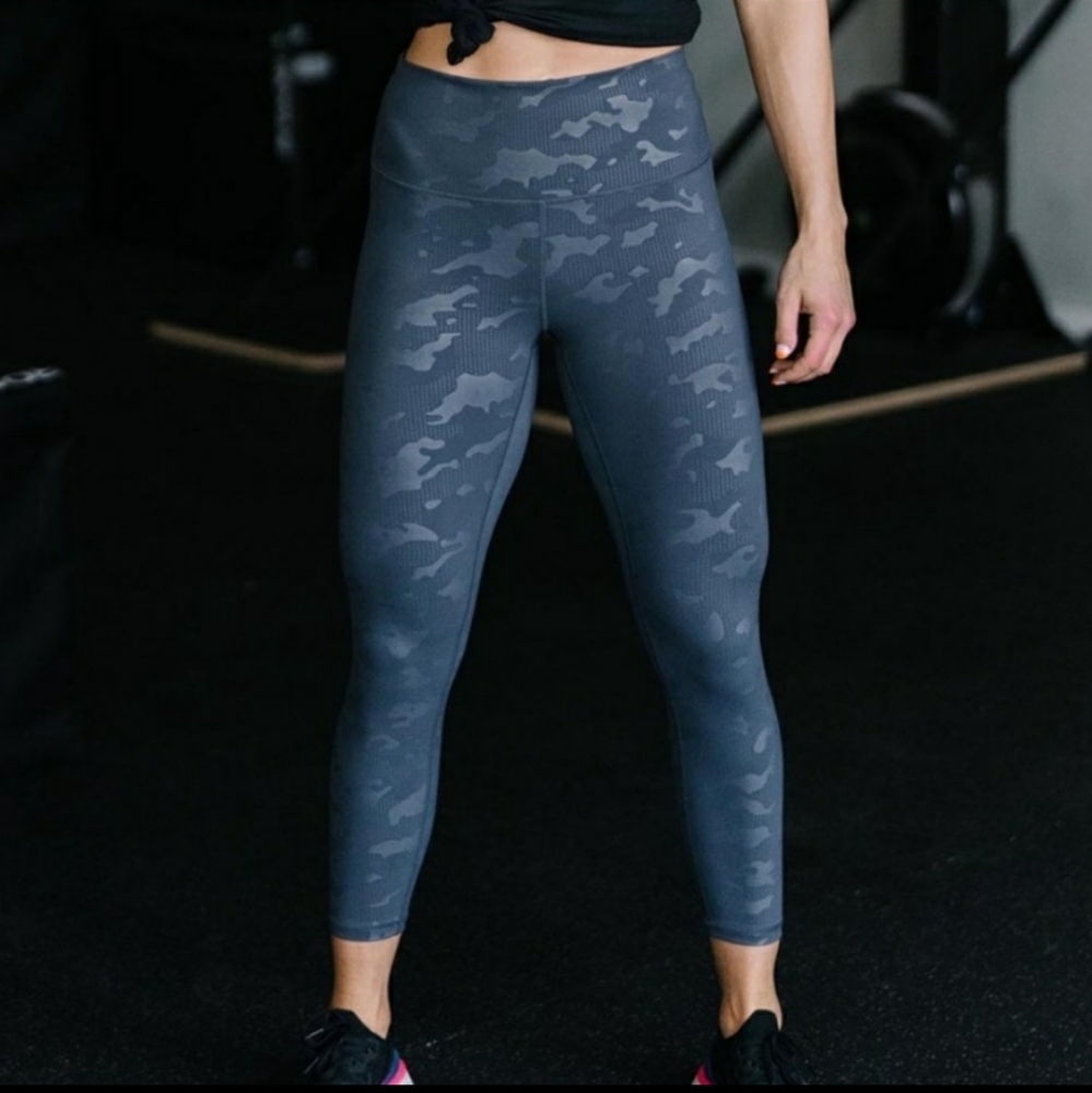 Zyia battleship Luxe cropped leggings, black camo